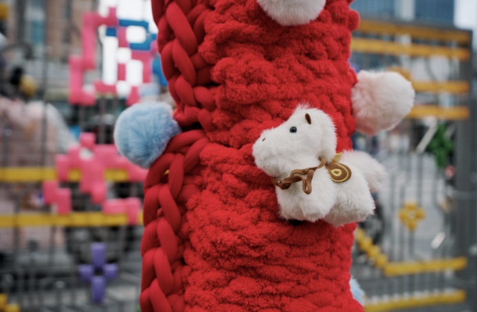 这些都是文三数字生活街区0101park为跨年精心准备的好礼。今晚,以“好运你我 当燃文三”为主题的跨年活动正式拉开帷幕,除了上面说的这些,现场还有国风巡游、国潮二次元、随舞派对和摇滚乐队的表演…… 配图1