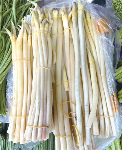 新鲜藕带 记者 孙蒨 摄